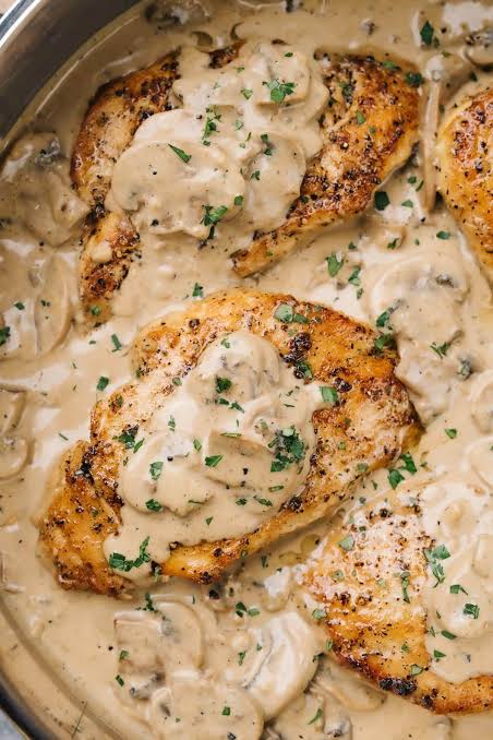 Chicken mushrooms with (White sauce)
